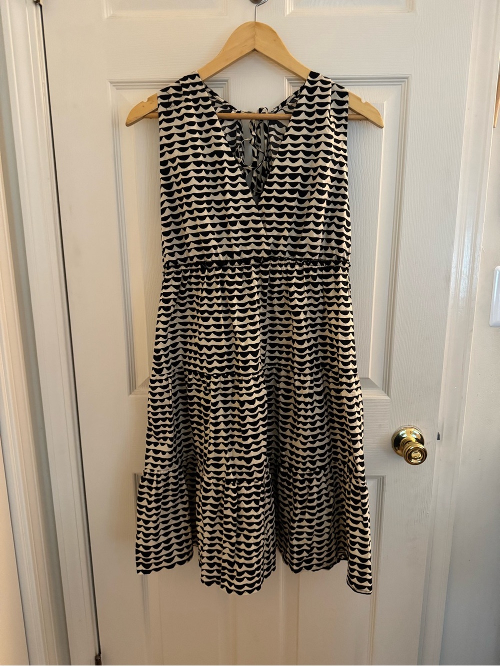 Impressions Black and White Sleeveless V-Neck Midi Dress